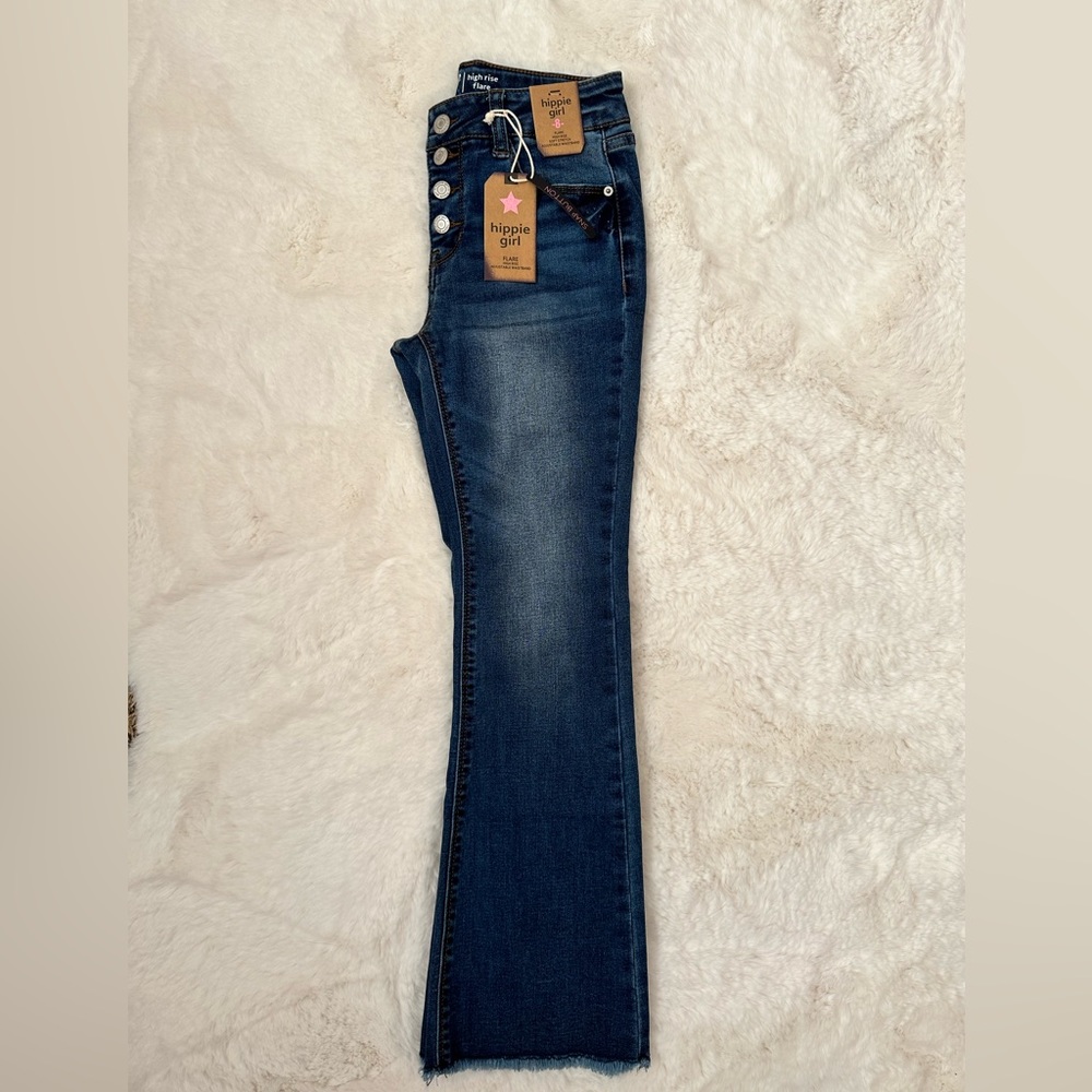HIPPIE GIRL

Elayna High-Rise Button Fly Fray Hem Flare Jean
8 | Indigo
